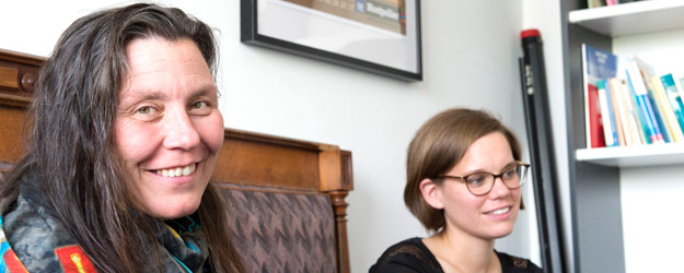 Prof. Dr. Sylvia Thiele (l.) und Vanessa Schlüter (r.) haben sich im Christine de Pizan-Mentoring-Programm über ein Jahr hinweg über Karrierewege und -chancen ausgetauscht. (Foto: Peter Pulkowski)