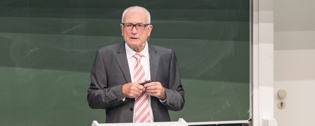 Der Finanzwissenschaftler Prof. Dr. Gerold Krause-Junk ist Inhaber der 14. Johannes Gutenberg-Stiftungsprofessur. (Foto: Peter Pulkowski)