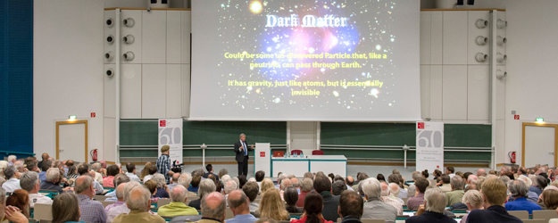 Trotz Fußball-WM fanden viele interessierte Zuhörerinnen und Zuhörer ihren Weg zum Vortrag von Nobelpreisträger Brian P. Schmidt im Rahmen der Johannes Gutenberg-Stiftungsprofessur 2014. (Foto: Peter Pulkowski)