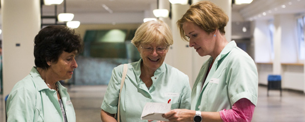 Seit 35 Jahren verschönern die Grünen Damen den Patientinnen und Patienten in der Universitätsmedizin der JGU den Alltag. (Foto: Stefan F. Sämmer)