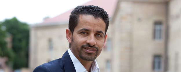 Daifallah Gaber kam 2006 aus dem Jemen nach Deutschland. Gemeinsam mit Kommilitonen des Germersheimer Fachbereichs Translations-, Sprach- und Kulturwissenschaft hat er den Verein 'Humanity Life e.V.' gegründet. <small>(Foto: Britta Hoff)</small>