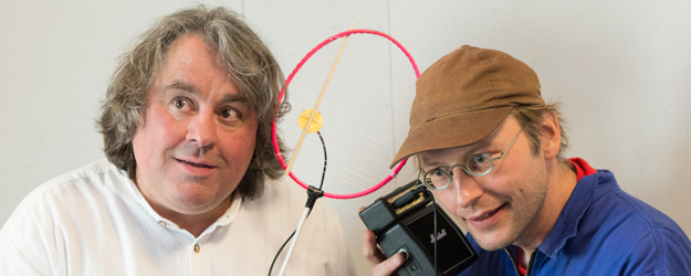 (v.l.) Prof. Peter Kiefer und Kaspar König, Komponist und Klangkünstler aus Zürich, leiteten den Workshop KLANG_BAU_STELLE im Rahmen des 16. Festivals MainzMusik. (Foto: Peter Pulkowski)