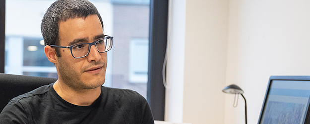 Drei Jahre wird Yossi David an der JGU zu Gast sein, um den deutsch-israelischen Austausch in der Kommunikationswissenschaft zu beleben. (Foto: Stefan F. Sämmer)