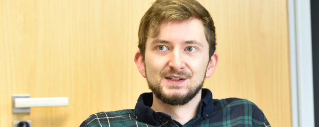 Dr. Philipp Müller erklärt, dass Unternehmen wie Facebook grundsätzlich kein Interesse an der Reglementierung ihrer Nutzung haben. (Foto: Peter Pulkowski)