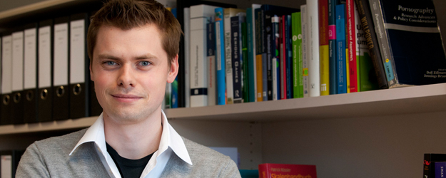 Seit Februar 2012 ist der Medienpsychologe Dr. Leonard Reinecke Juniorprofessor mit Schwerpunkt Online-Kommunikation am Institut für Publizistik der JGU. (Foto: Peter Pulkowski)