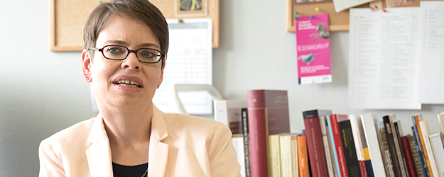 Dr. Sandra Sandri möchte den Wissenstransfer zwischen Universität und Schule im Bereich der Ägyptologie weiter ausbauen. (Foto: Stefan F. Sämmer)