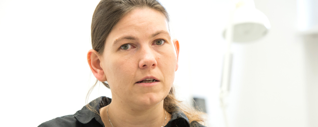 In einem dreijährigen Projekt hat die Biochemikerin nun die Möglichkeit, die Verbindung von Lehre und Forschung weiter voranzutreiben. (Foto: Peter Pulkowski)