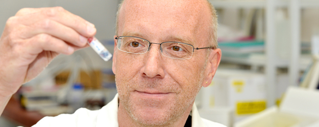 Prof. Dr. Bernhard Lieb vom Institut für Zoologie schätzt das zielgerichtete Engagement der Teilnehmerinnen und Teilnehmer des Fernstudiengangs 'Biologie für Biolaborant/-innen'. (Foto: Uwe Feuerbach)