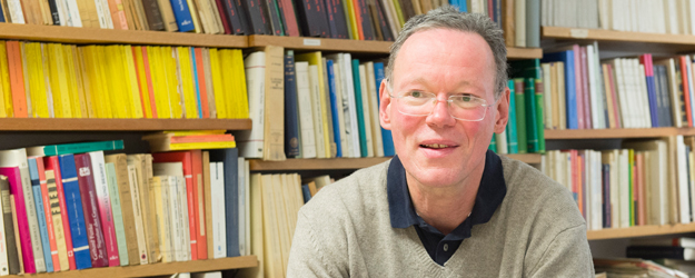 Dr. Lutz Baumann lehrt am Philosophischen Seminar der JGU, berät Studierende bei Fragen zum Fachstudium und leitet ehrenamtlich das Dijonbüro. (Foto: Peter Pulkowski)