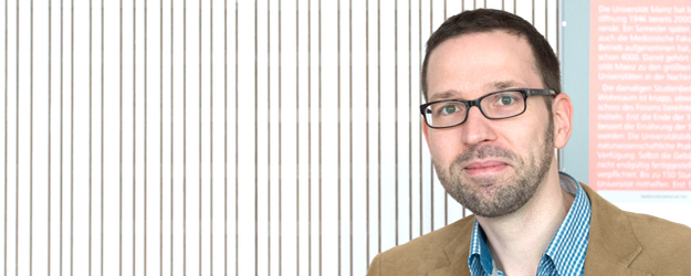 Universitätsarchivar Dr. Christian George sichert und erschließt historisch relevante Dokumente aller Einrichtungen der JGU und hat den Tag der Archive 2016 auf dem Gutenberg-Campus organisiert. (Foto: Peter Pulkowski)