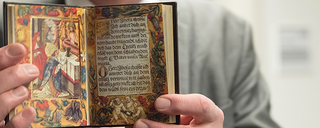 Die Sammlung Leukert zählt 62 prächtige Faksimiles mittelalterlicher Buchkunst. (Foto: Stefan F. Sämmer)