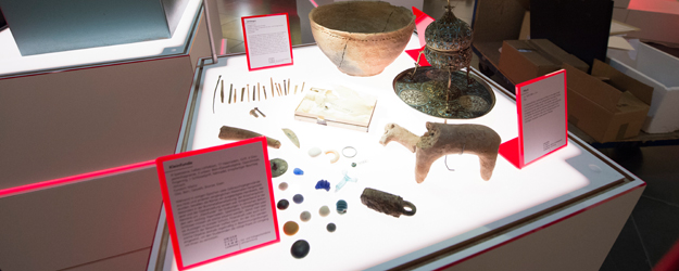 Die Ausstellung 'WERTSACHEN. Die Sammlungen der Johannes Gutenberg-Universität Mainz' ist noch bis zum 1. Juni 2015 im Rathaus der Landeshauptstadt Mainz zu sehen. <small>(Foto: Peter Pulkowski)</small>