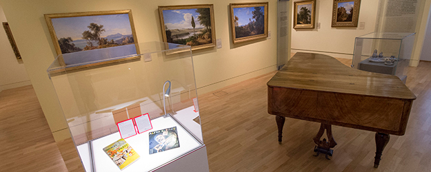 Allein im Landesmuseum Mainz sind derzeit 50 Objekte der Universitätssammlungen ausgestellt, <nobr>darunter Schallplatten</nobr> aus dem Archiv für die Musik Afrikas. (Foto: Peter Pulkowski)