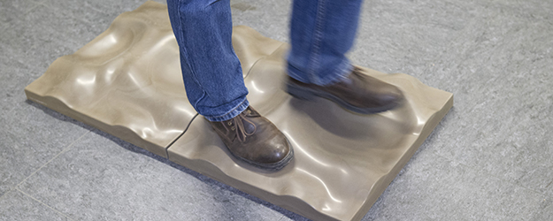 Über Jahre hinweg hat das Team um Prof. Dr. Wolfgang Schöllhorn verschiedene Bewegungsabläufe biomechanisch genau ausgemessen.(Foto: Peter Pulkowski)