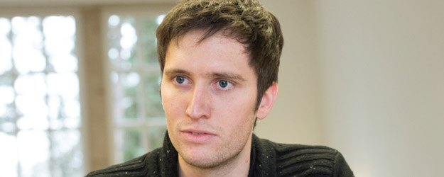 Tobias Schütz studiert Mathematik, Physik und Chemie auf Lehramt. Seine Bachelorarbeit im Bereich der Bildungswissenschaften war für ihn auch methodologisch Neuland. (Foto: Peter Pulkowski)