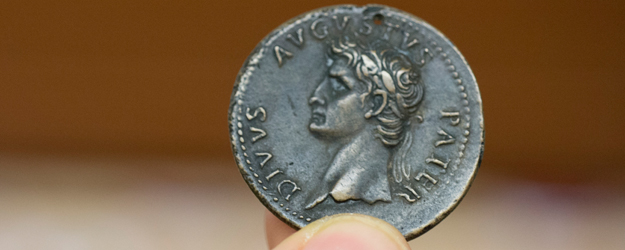 Coin imitation produced by Giovanni Cavino, Italian Renaissance (photo: Peter Pulkowski)